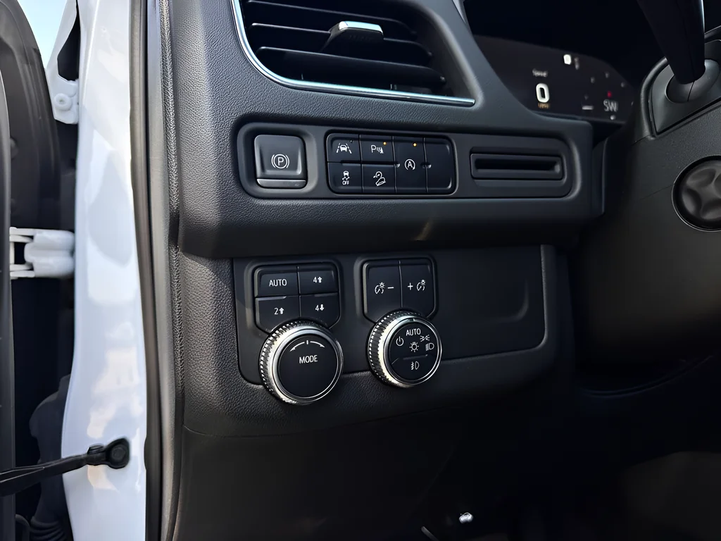 Used 2023 White GMC AT4 image 16