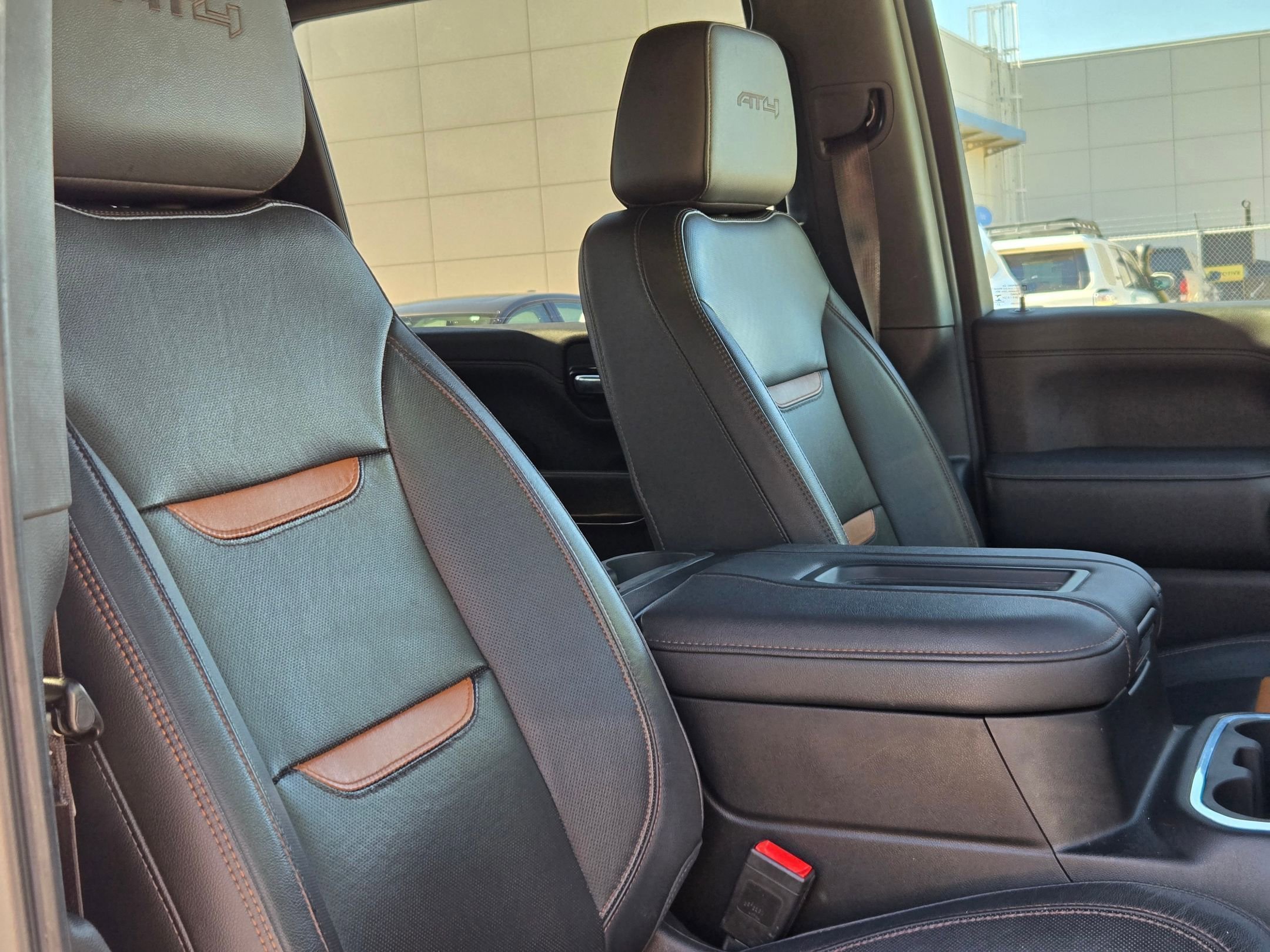 Used 2022 Summit White GMC AT4 image 30