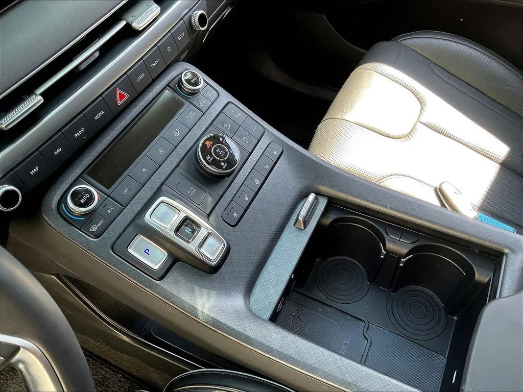 Used 2023 White Hyundai Limited image 19