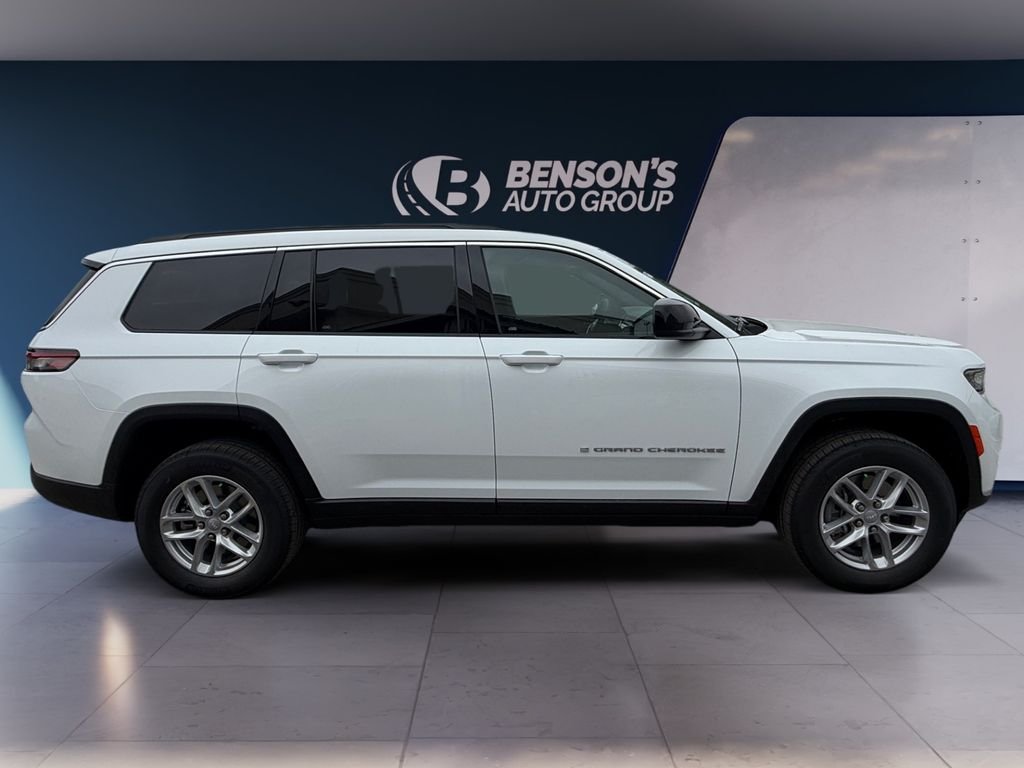 New 2026 Bright White Clear-Coat Exterior Paint Jeep Laredo image 6