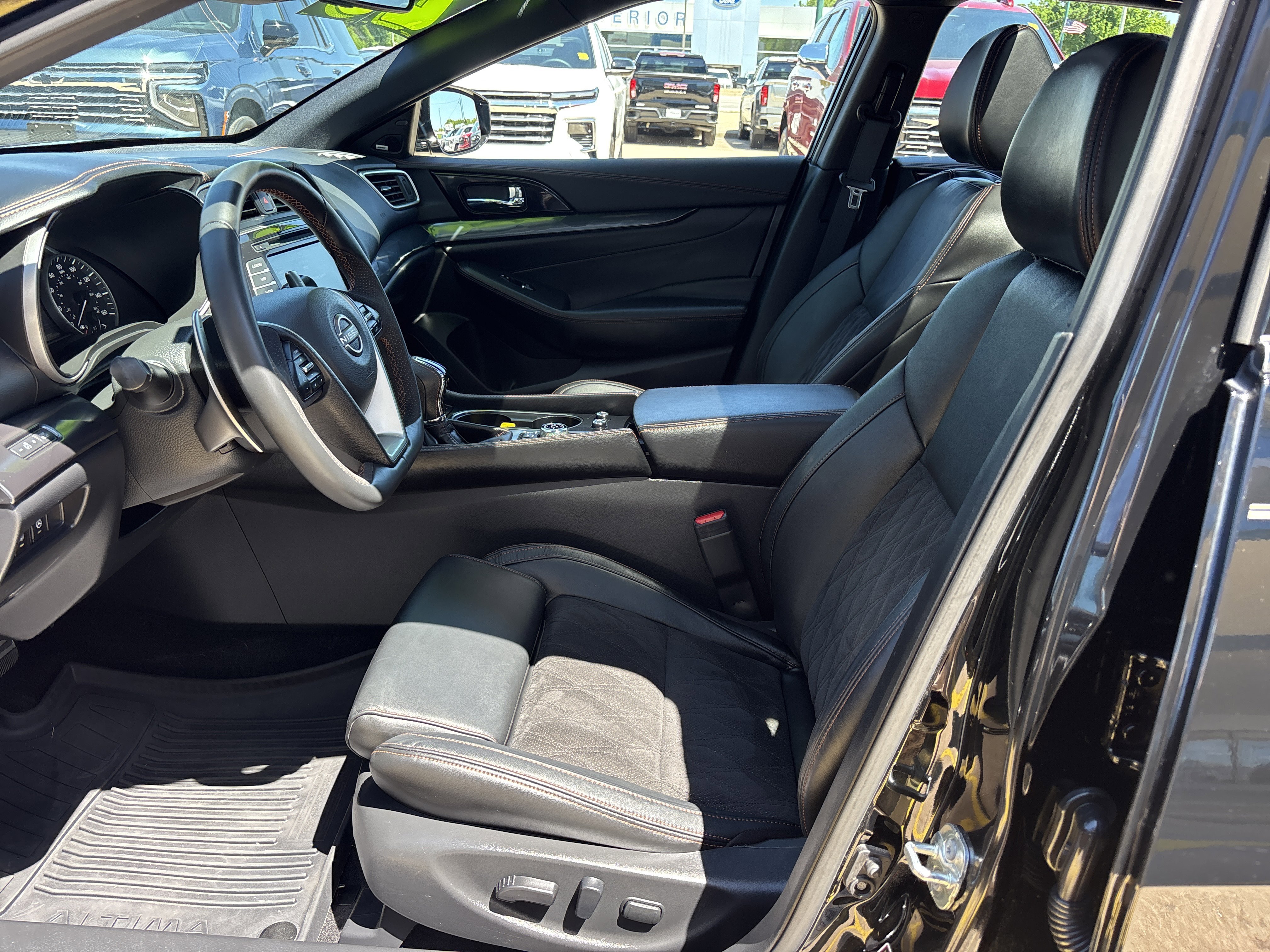 Used 2023 Black Nissan SR image 14