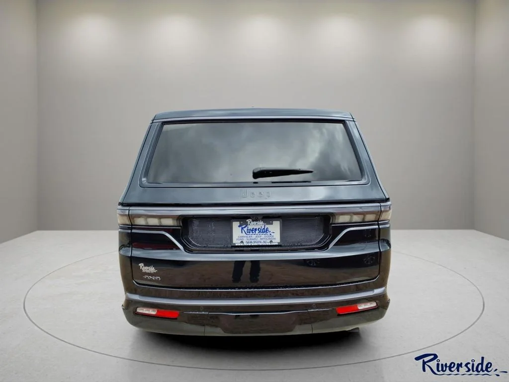 New 2026 High Gloss Black Exterior Paint Jeep Summit Obsidian image 2
