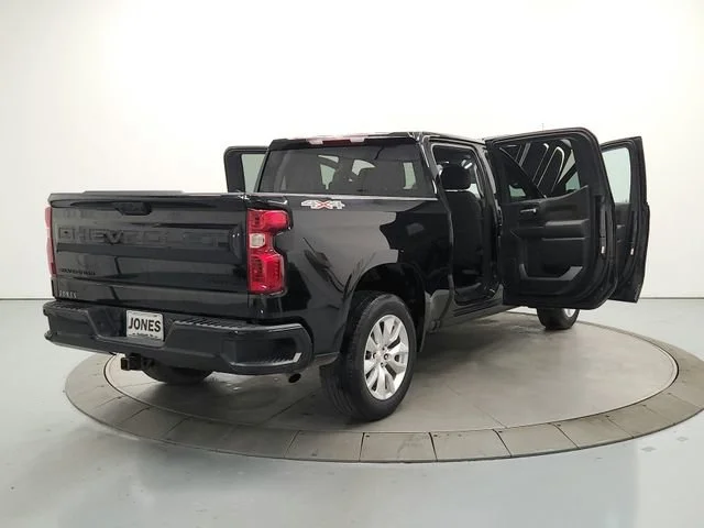 Used 2022 Black Chevrolet Custom image 15