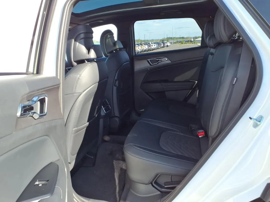 New 2027 Snow White Pearl Kia X-Line image 13