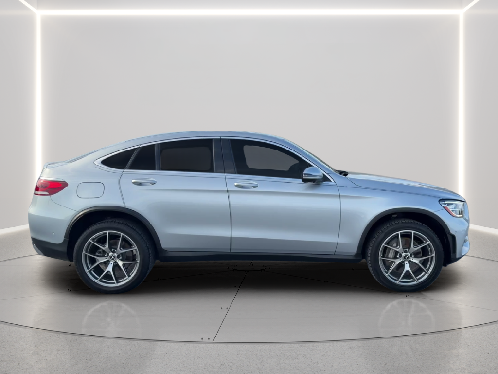 Used 2023  Mercedes-Benz GLC 300 Coupe image 4