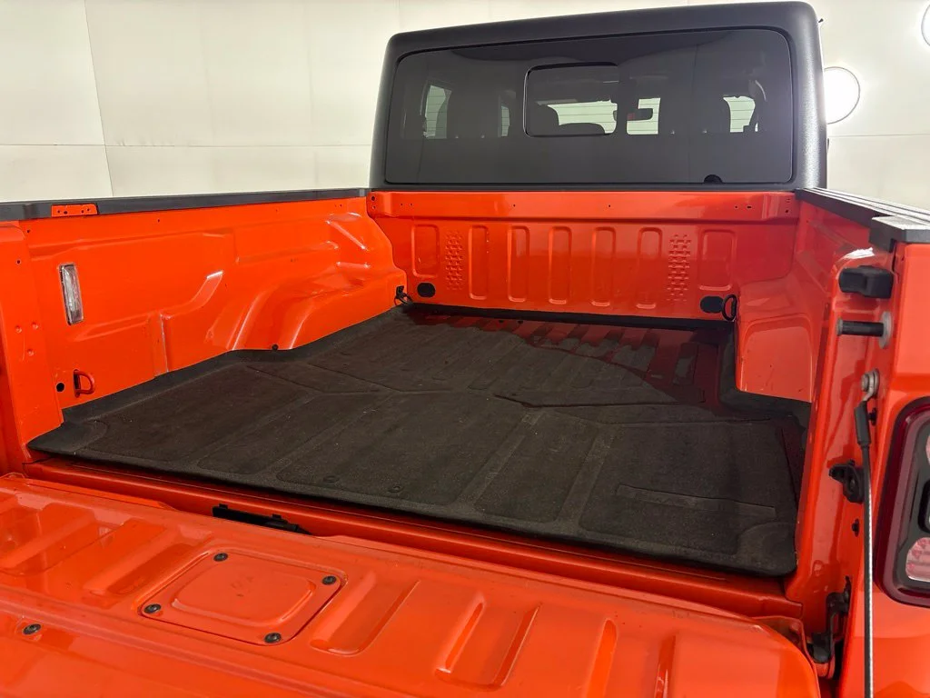 Used 2020 Orange Jeep Rubicon image 16