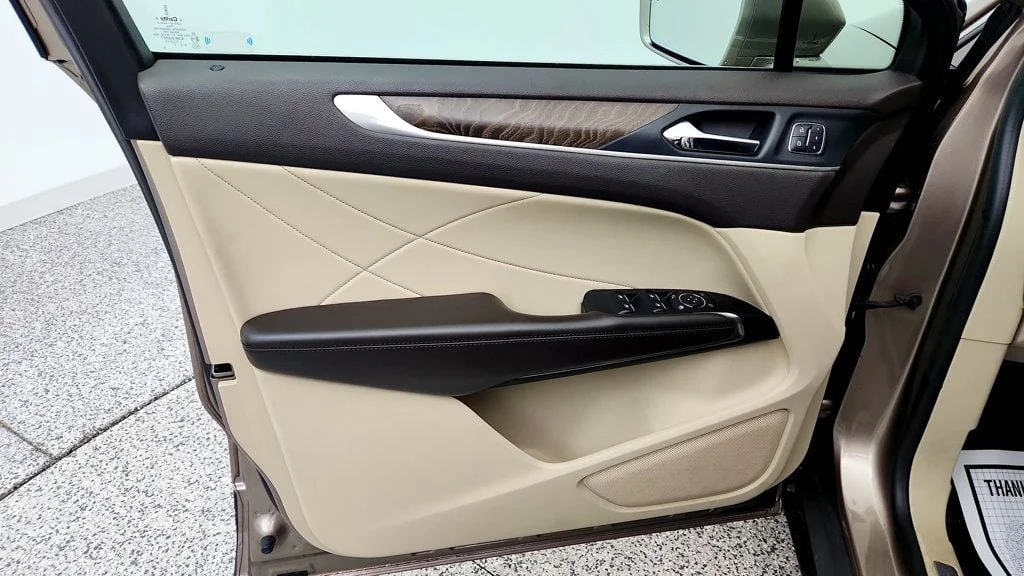 Used 2019 Iced Mocha Metallic Lincoln Reserve AWD w/ 2.3L Turbo, Technology Pkg & Climate Pkg image 11