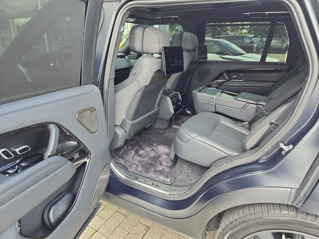 Used 2023 Ligurian Black SV Bespoke Ultra Metallic Sat Land Rover SV image 17