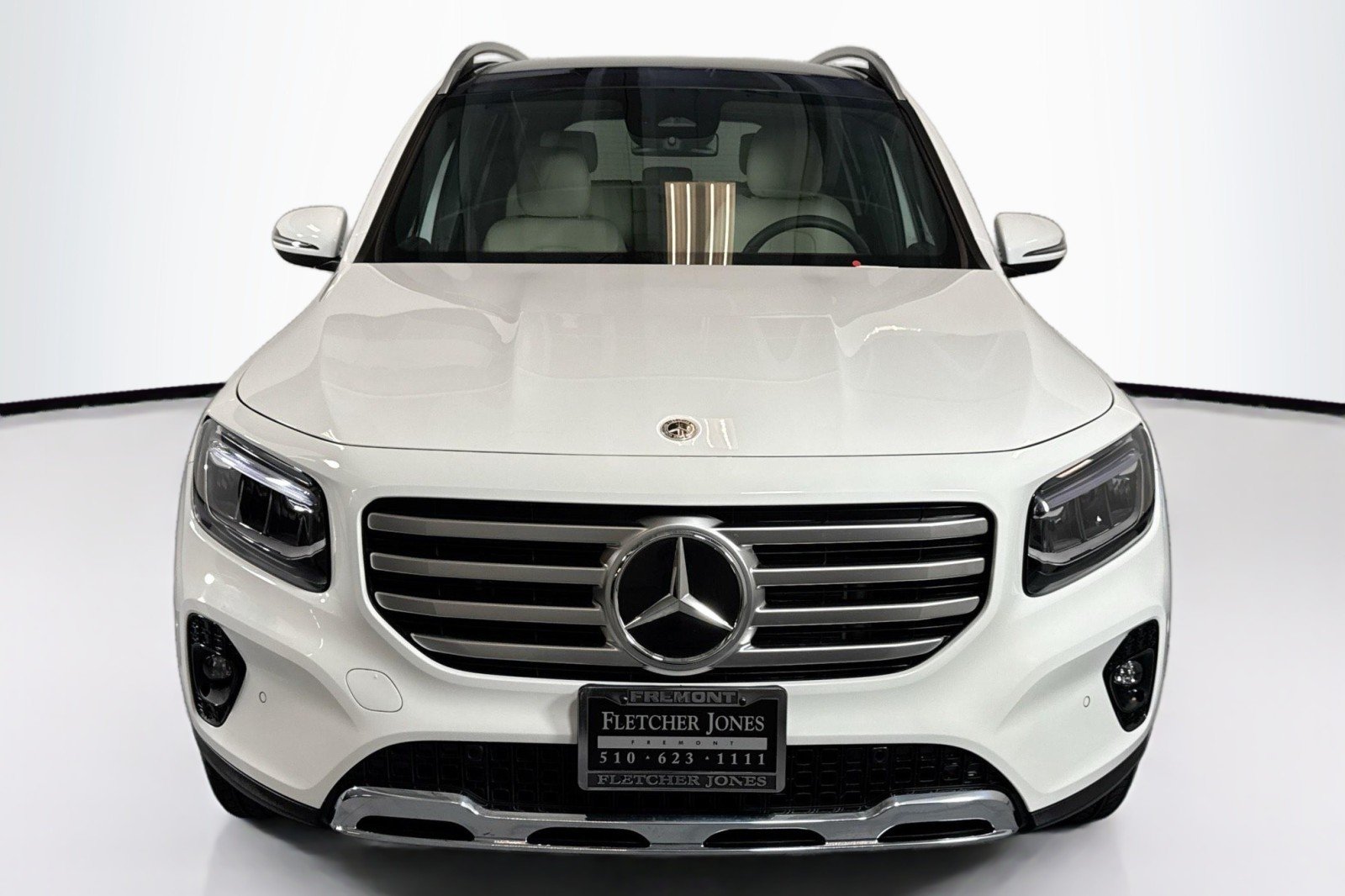 Certified Used 2026 Polar White Mercedes-Benz GLB 250 4MATIC® SUV image 2