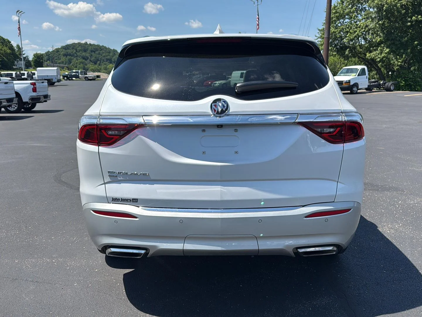 Used 2023 White Frost Tricoat Buick Essence image 17