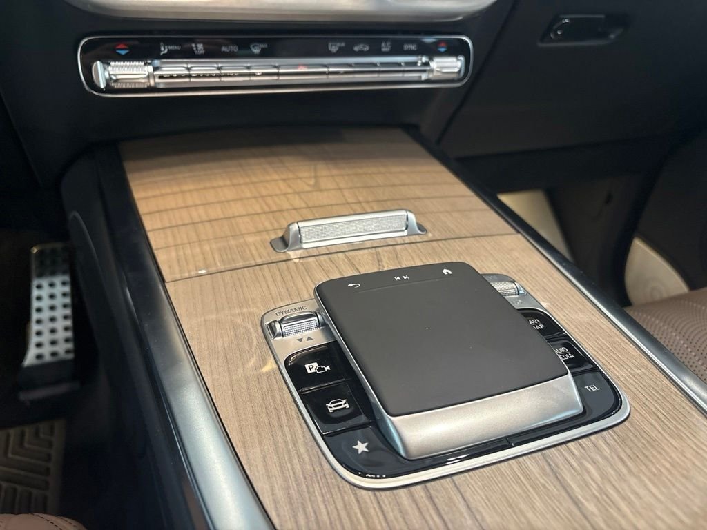New 2026 MANUFAKTUR Exclusive Brilliant Blue Magno Mercedes-Benz AMG® G 63 SUV image 12