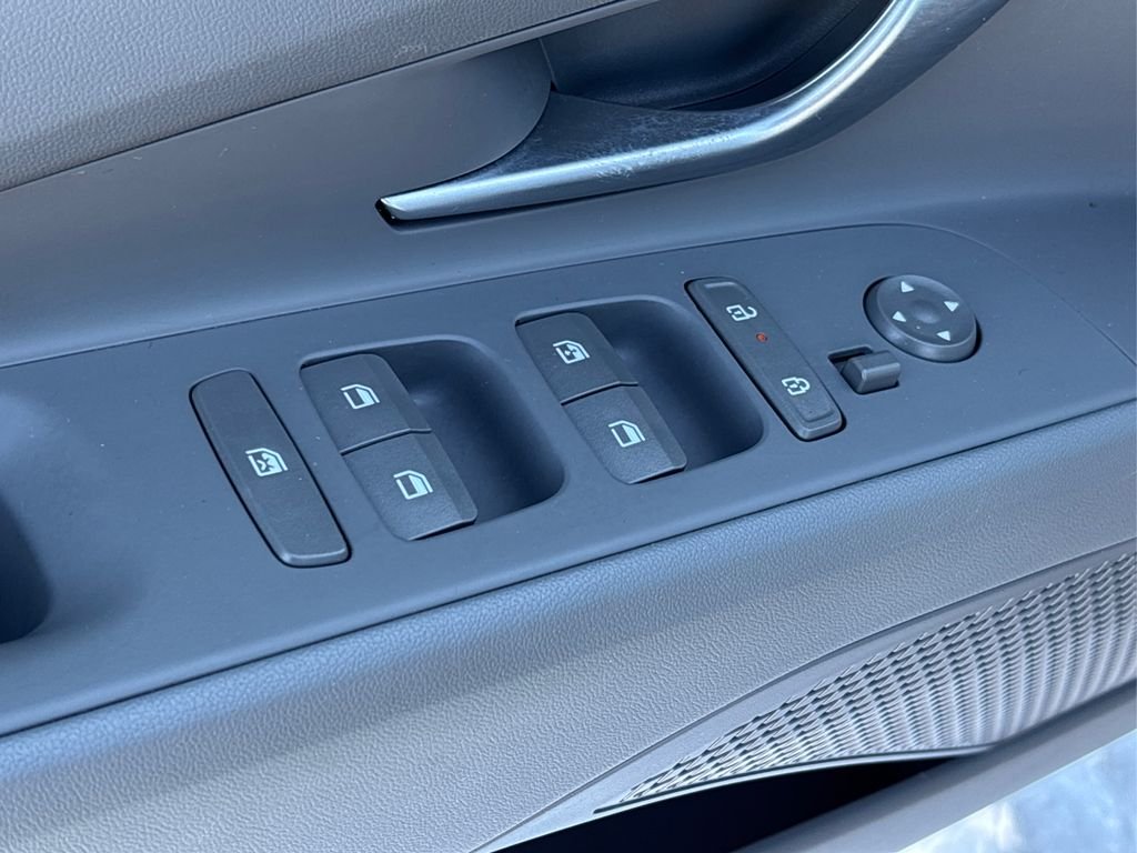 2025 Hyundai Elantra Blue - Photo 32
