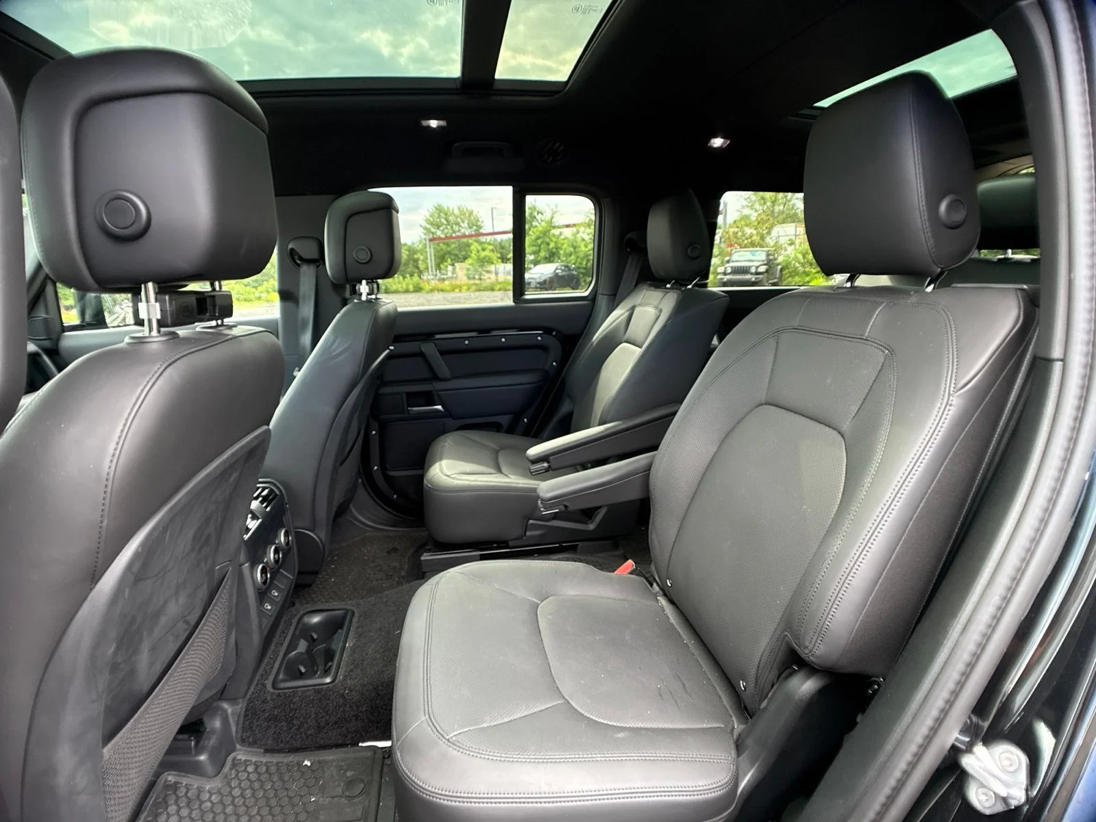 Used 2025 Black Land Rover S image 19