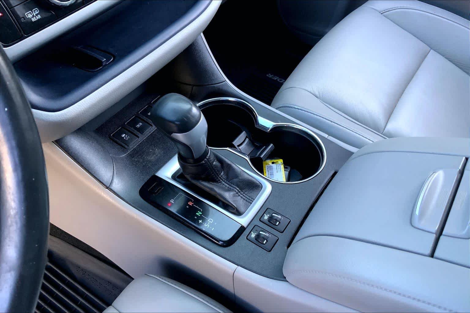 Used 2018 Celestial Silver Metallic Toyota XLE image 17