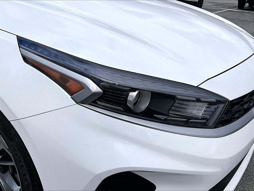Used 2024 Snow White Pearl Kia LXS image 27