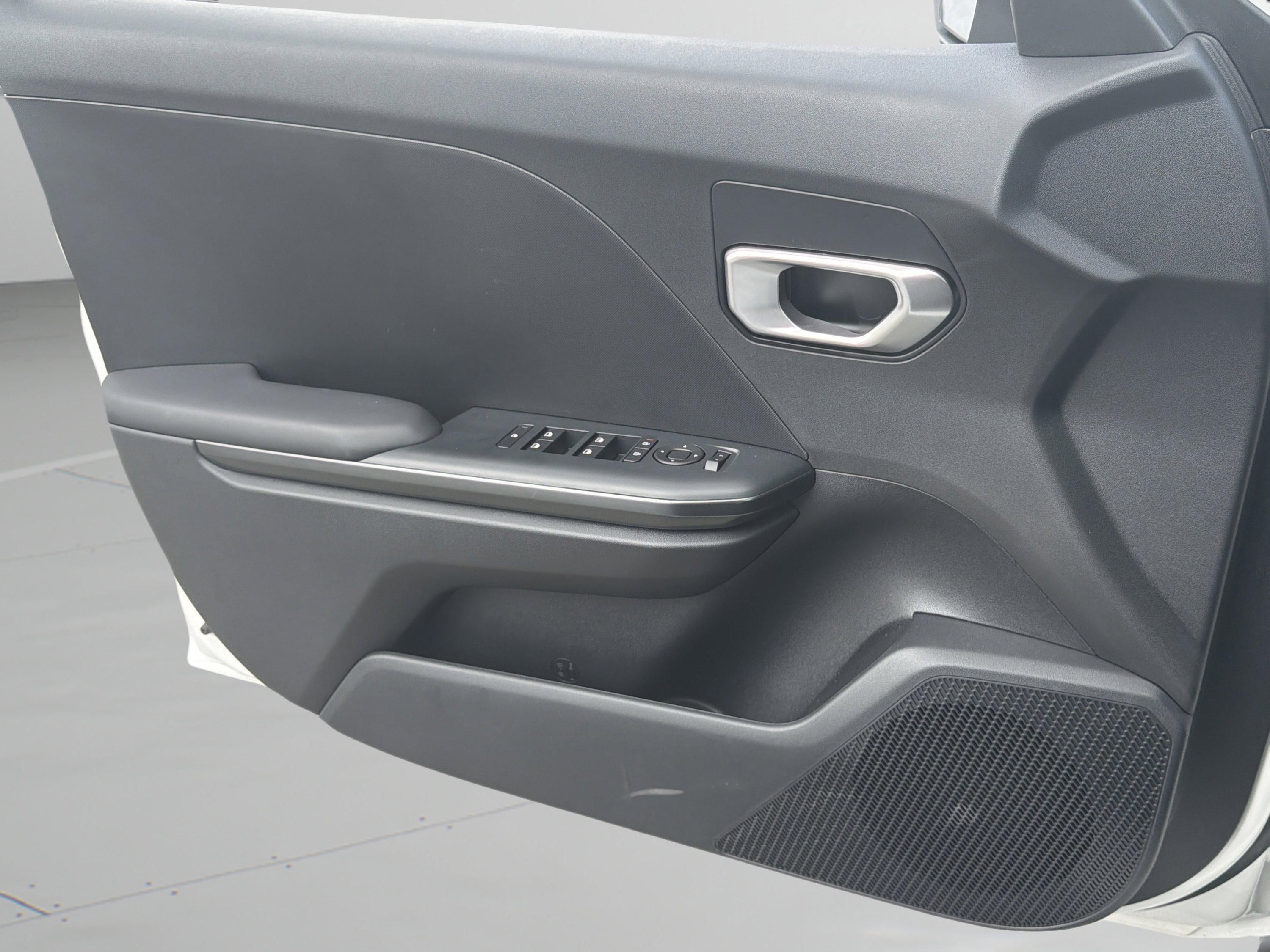 New 2026 Snow White Pearl Kia LX image 13