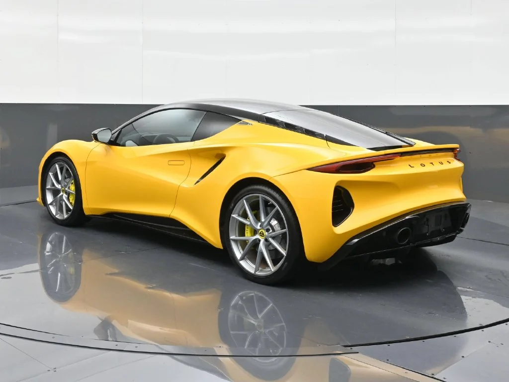 Used 2024  Lotus V6 image 2