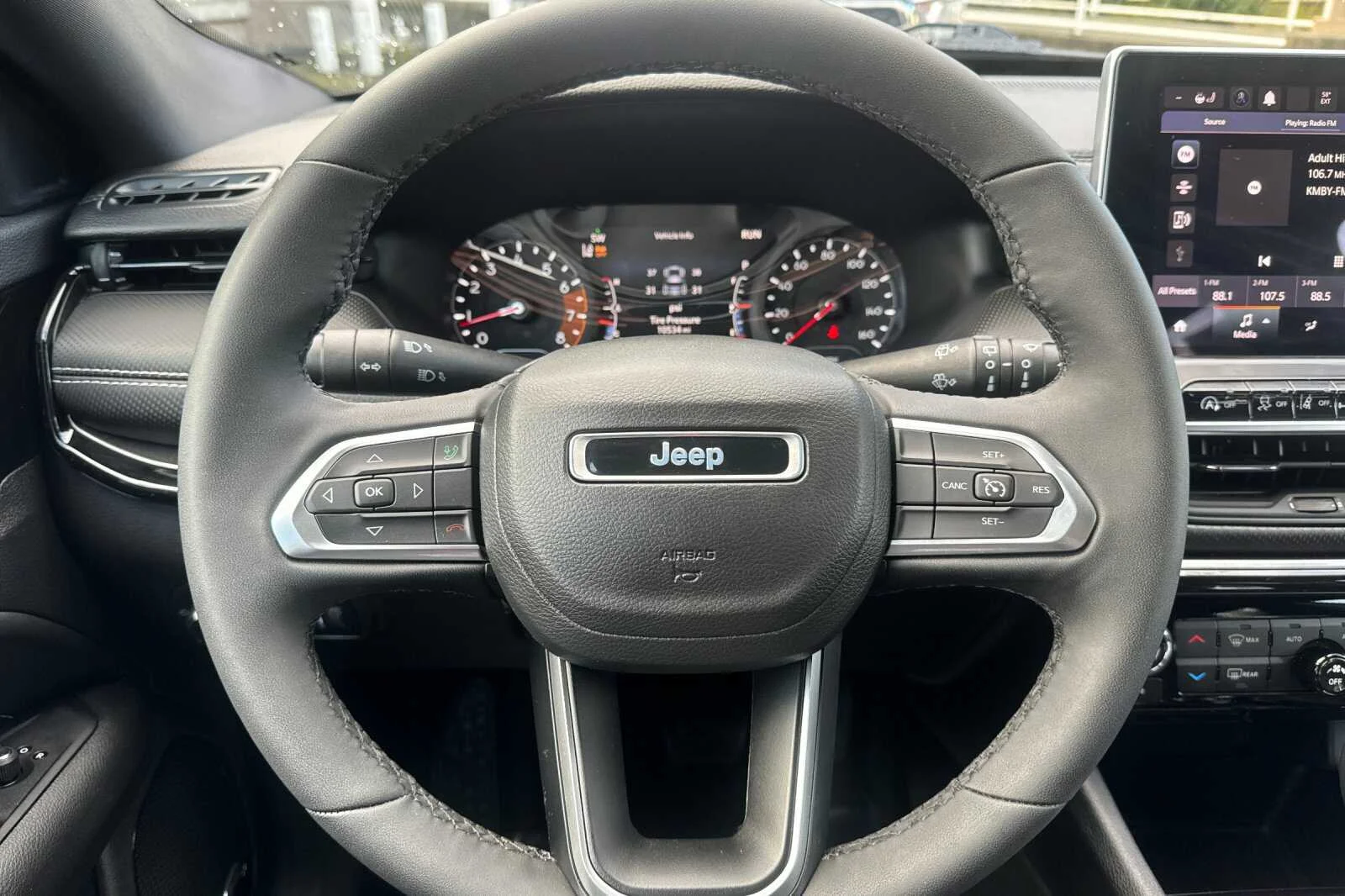 Used 2023 Gray Jeep Latitude image 21