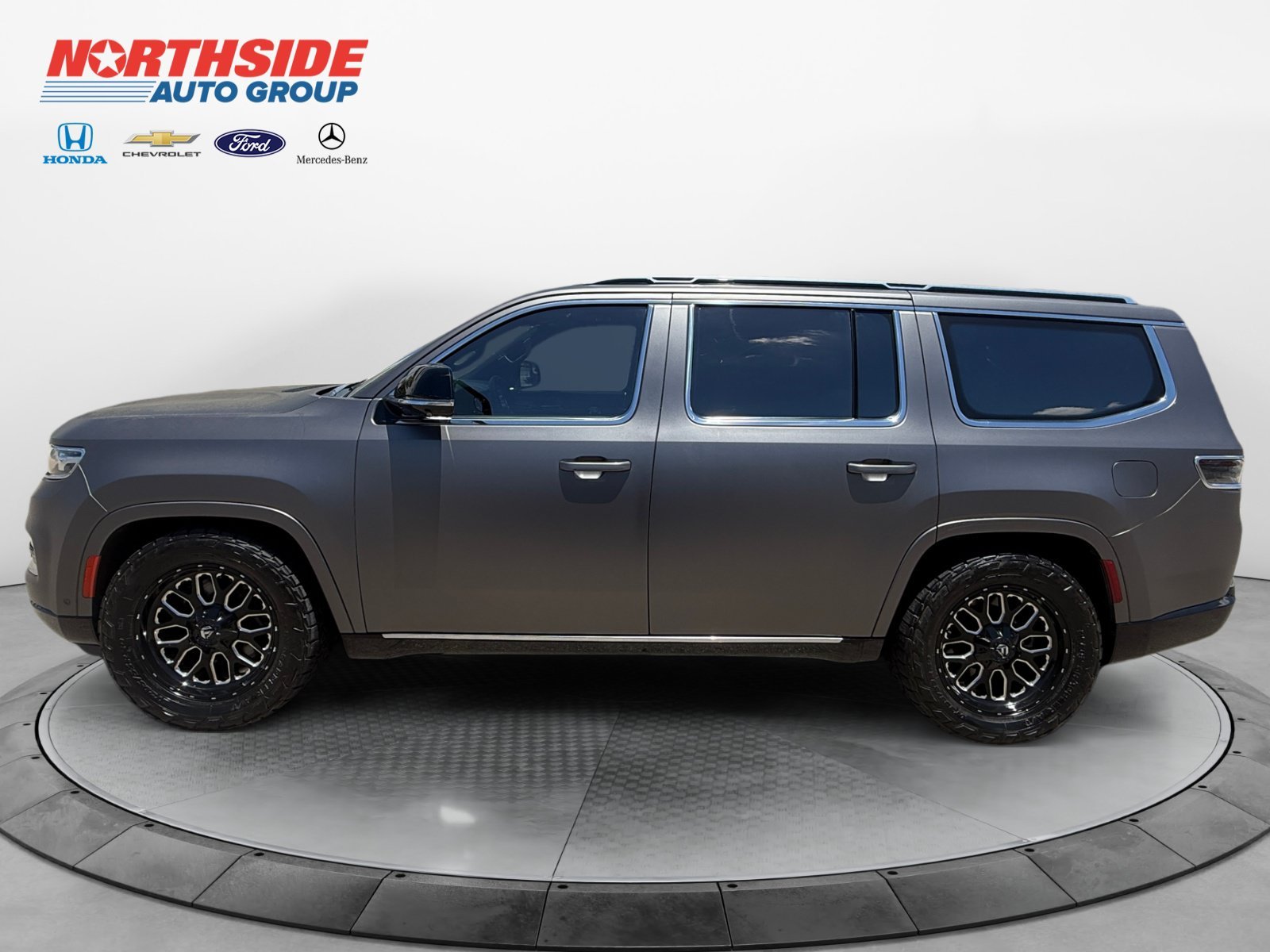 Used 2023 Baltic Gray Metallic Clearcoat Jeep Series III image 4