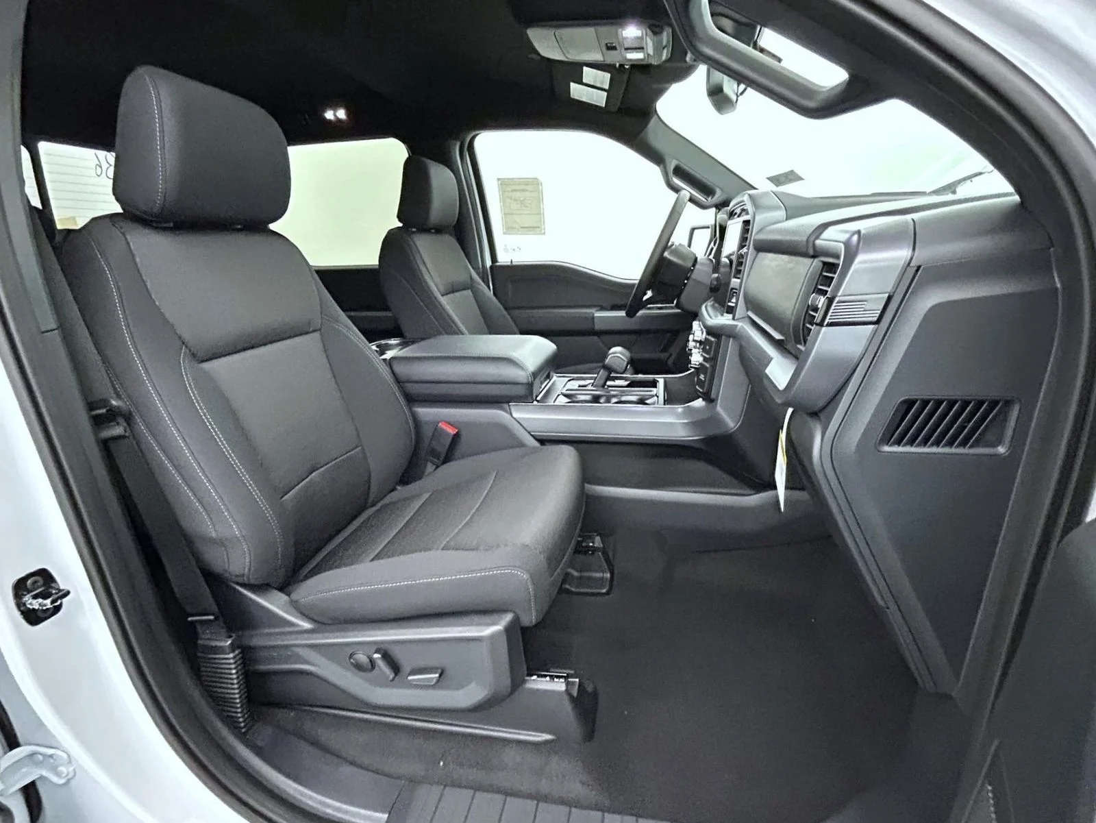 New 2026 White Ford XLT image 15