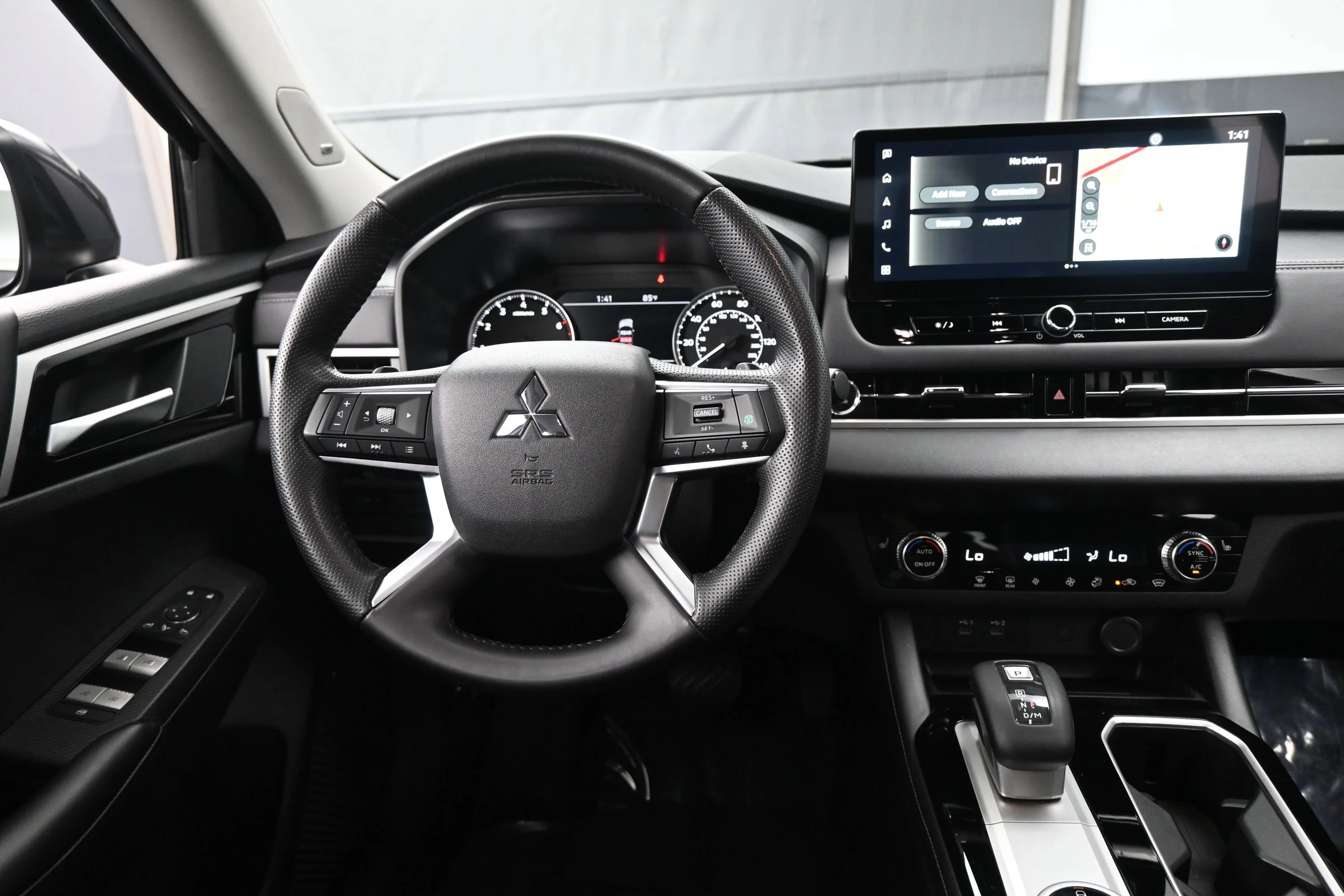 Used 2025  Mitsubishi  image 12
