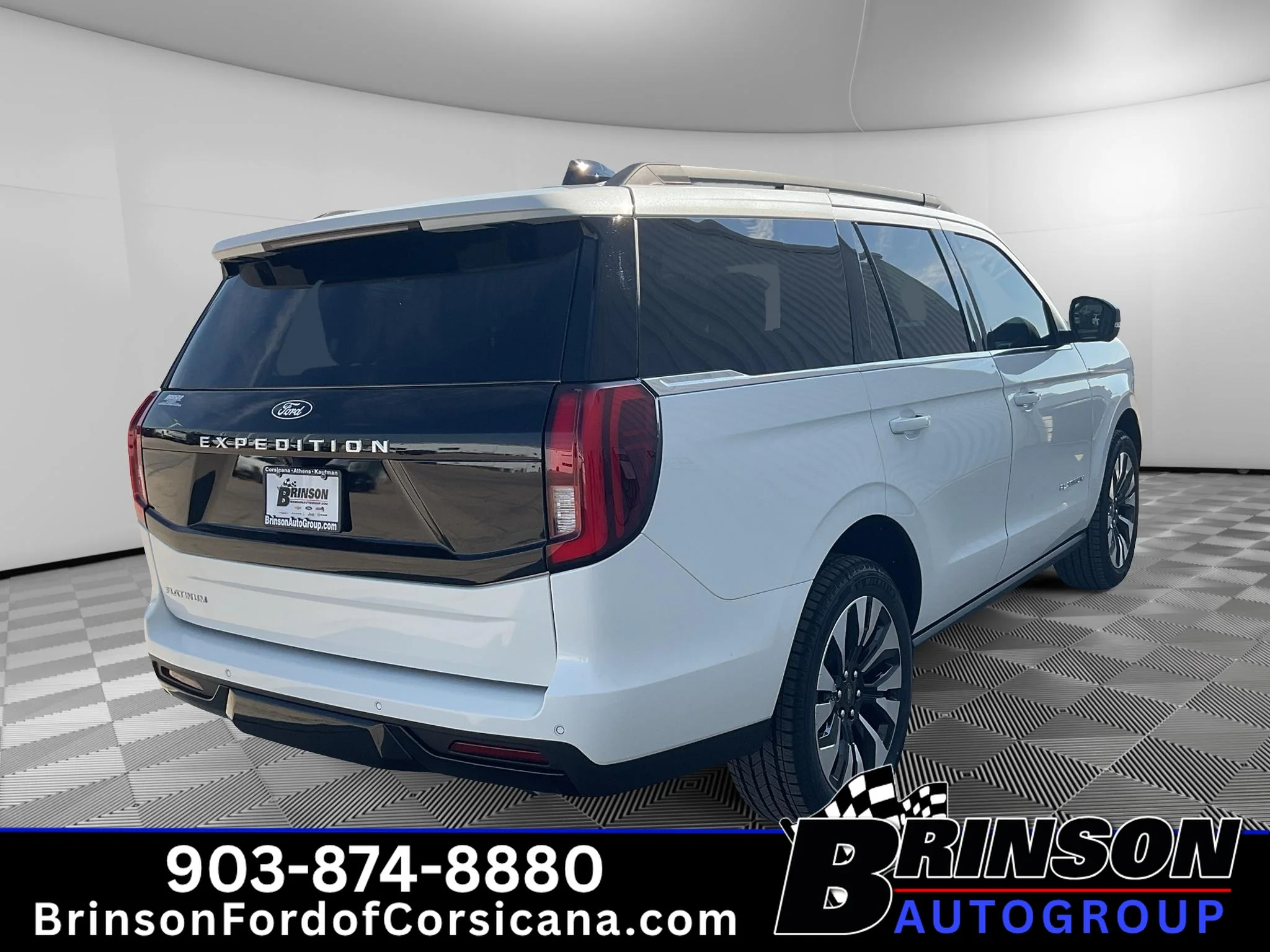 New 2027 Star White Metallic Tri-Coat Ford Platinum image 5