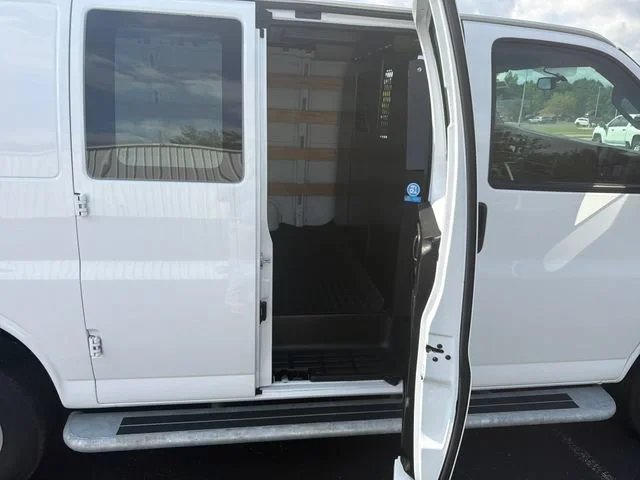 Used 2025 Summit White Chevrolet WT image 30