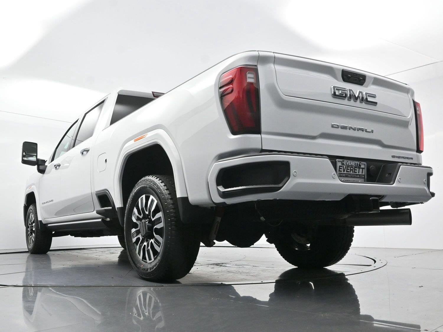 Used 2025 Summit White GMC Denali Ultimate image 48