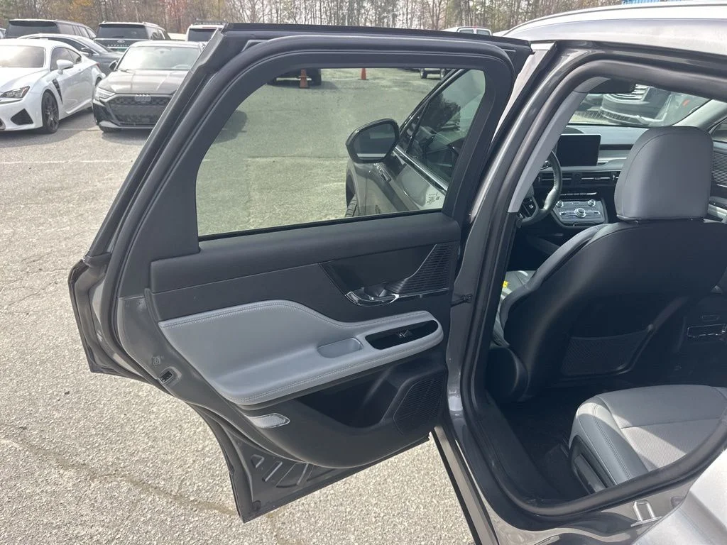Used 2022 Gray Lincoln Standard image 26