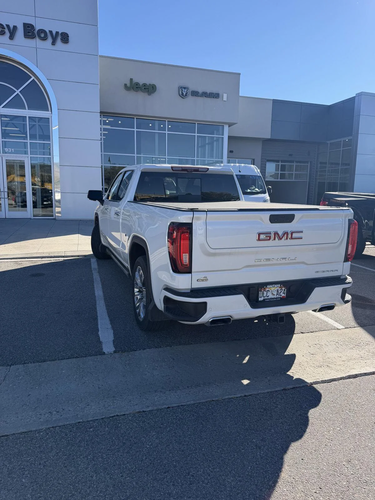 Used 2025 White Frost Tricoat GMC Denali image 4