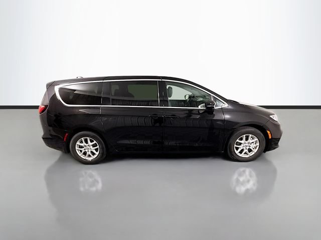Used 2025 Black Chrysler Select image 8