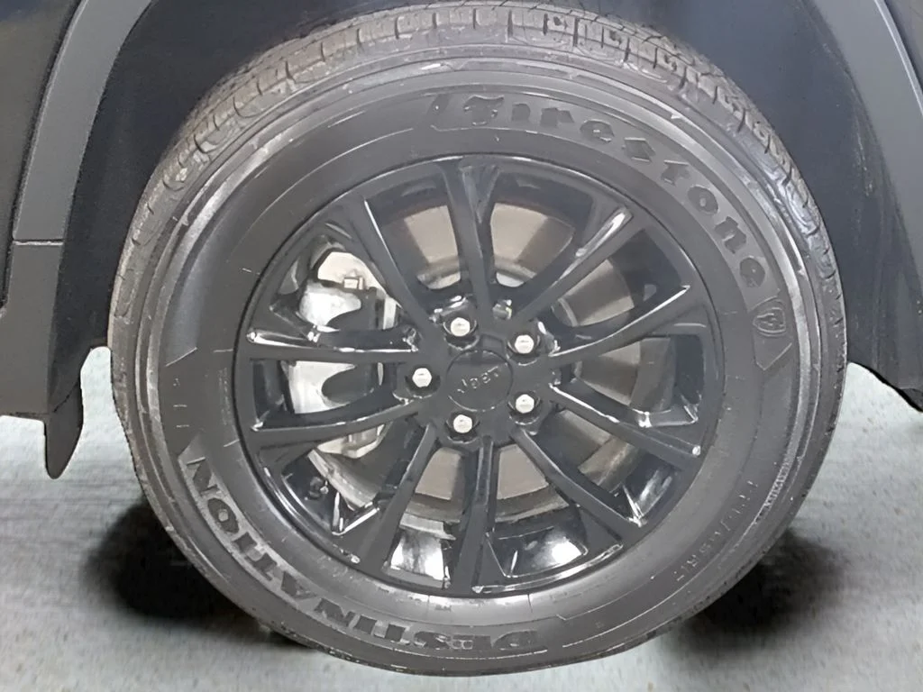 Used 2023 Black Jeep Altitude image 26