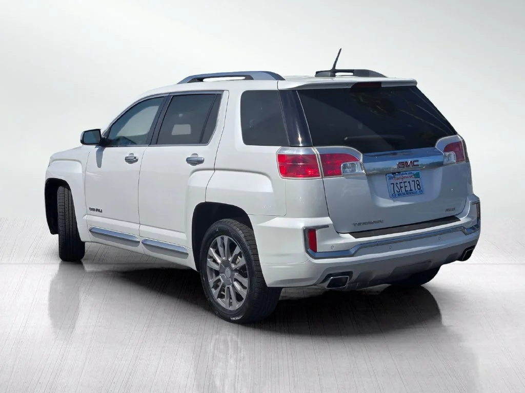 Used 2016 White Frost GMC Denali image 8