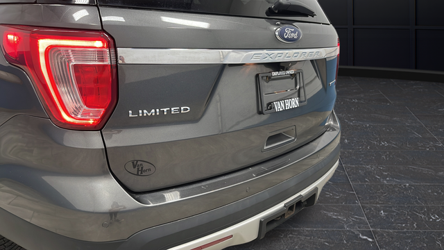 Used 2017 Magnetic Metallic Ford Limited image 42