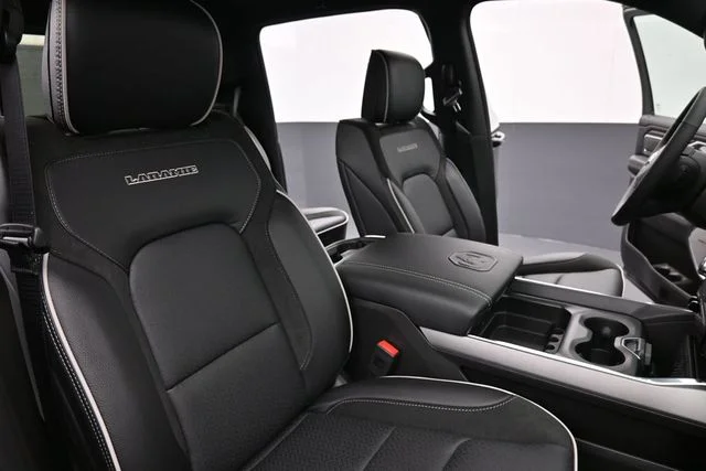 New 2026 Diamond Black Crystal Pearl-Coat Exterior Paint RAM Laramie image 19