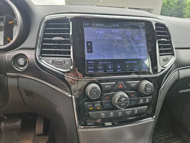 Used 2020 Granite Crystal Clearcoat Metallic Jeep Limited image 11