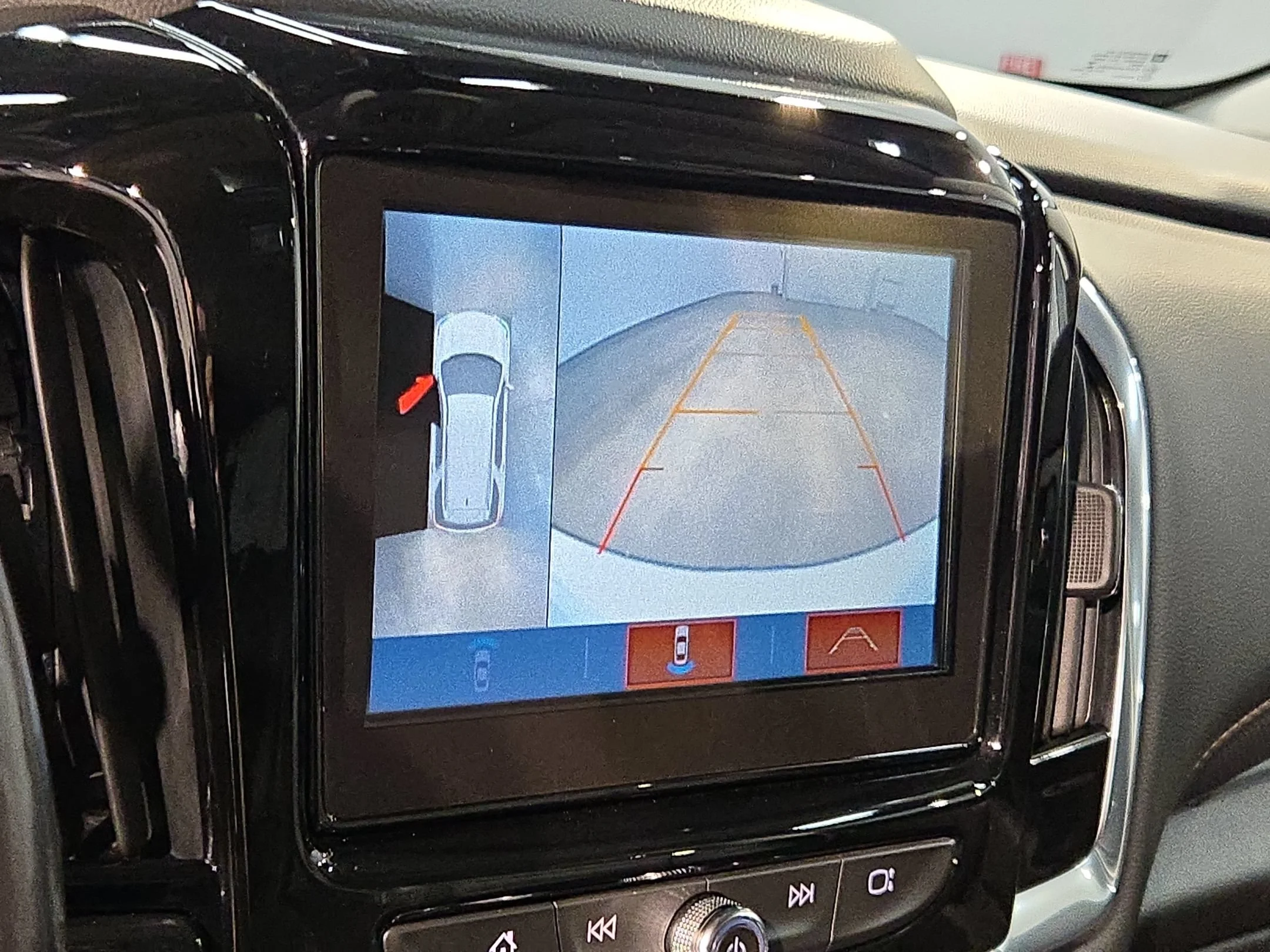 Used 2019 Summit White Chevrolet Premier image 31