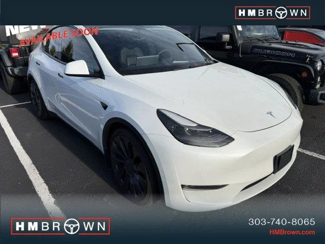Used 2022  Tesla Performance image 1
