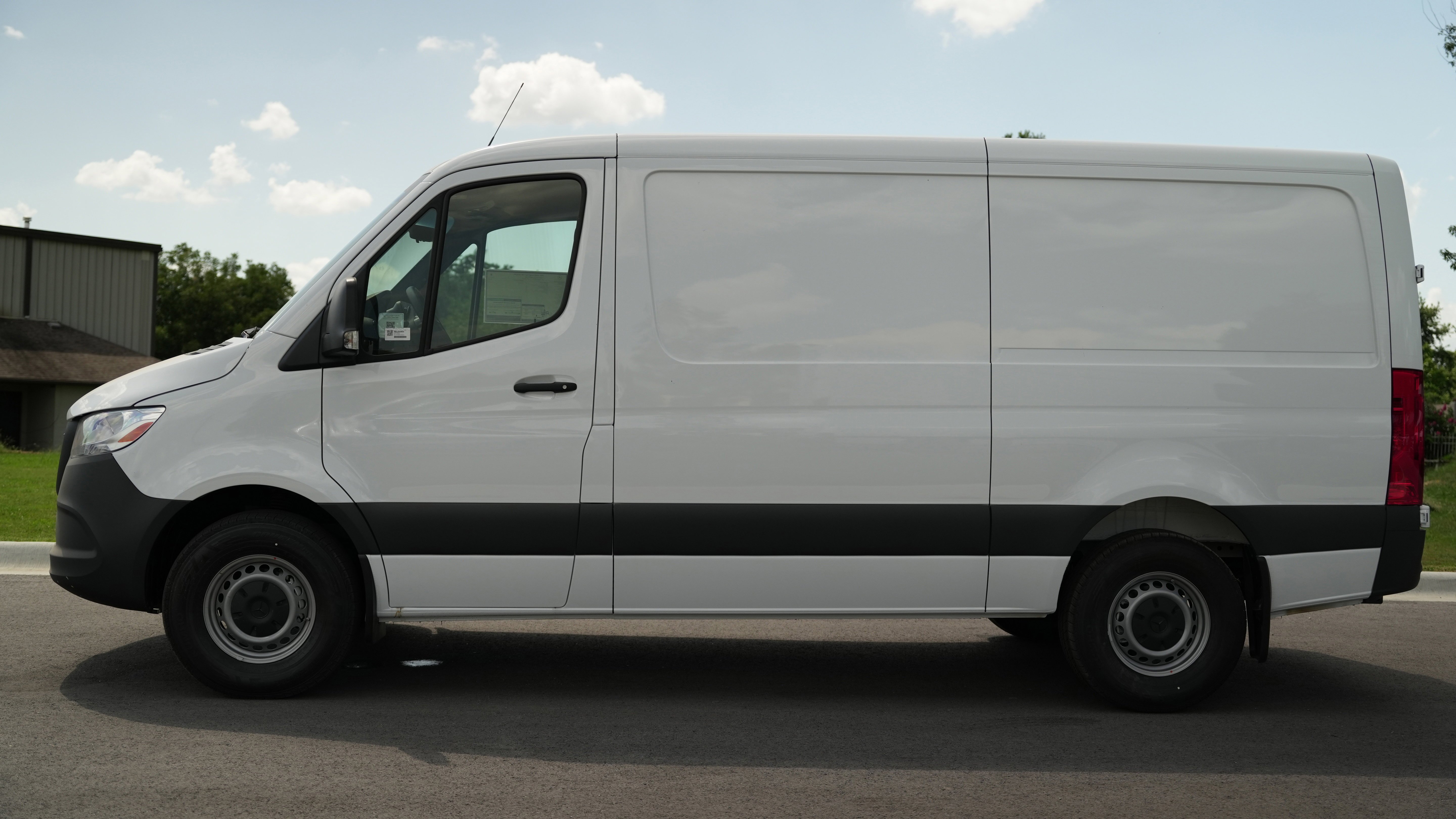 New 2025 ARCTIC WHITE Mercedes-Benz  image 4