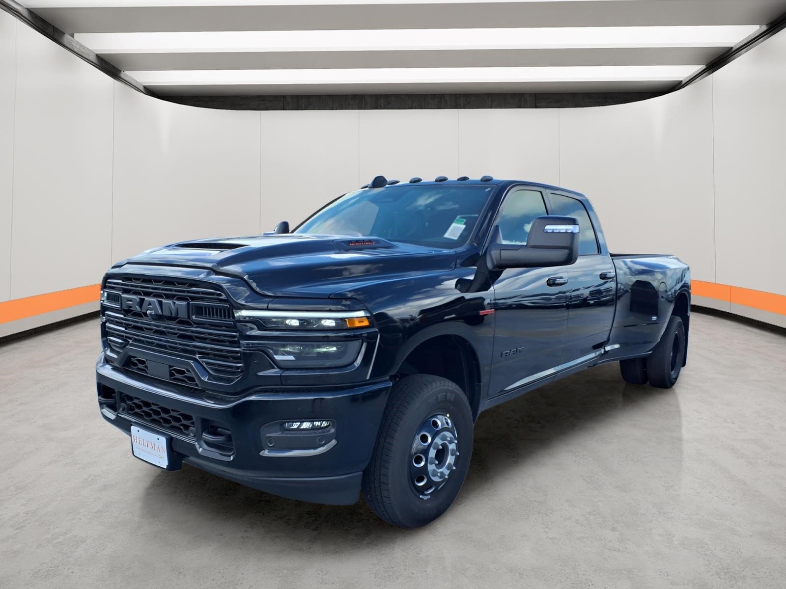New 2026 Diamond Black Crystal Pearl-Coat Exterior Paint RAM Laramie image 3