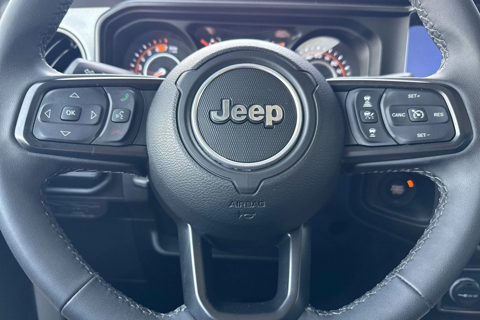 Used 2025 White Jeep Sport S image 21