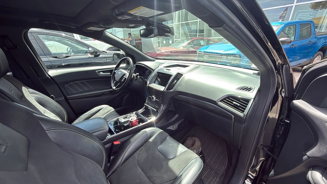2020 Ford Edge ST photo 3