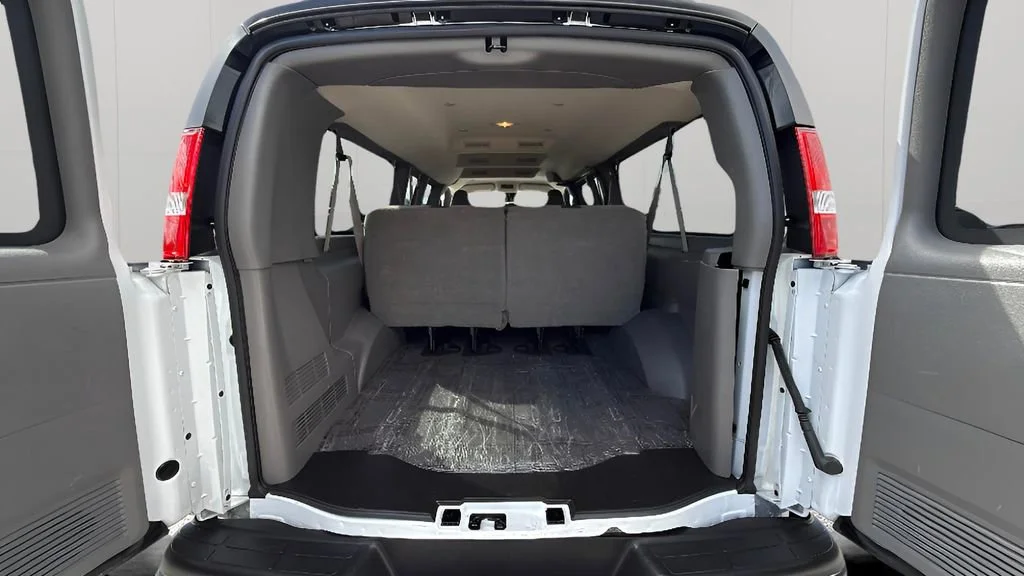 Used 2025 Summit White Chevrolet 1LT image 26