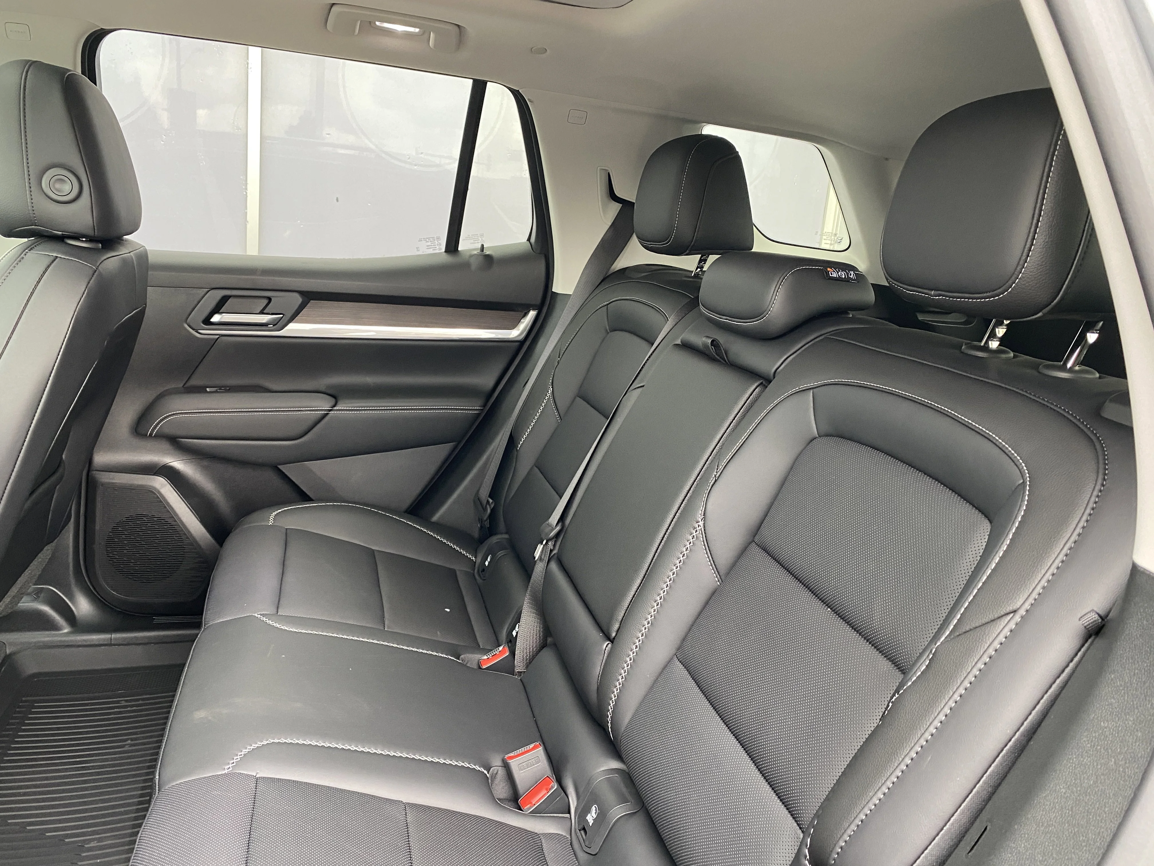 New 2026 STERLING METALLIC GMC AWD Denali image 28