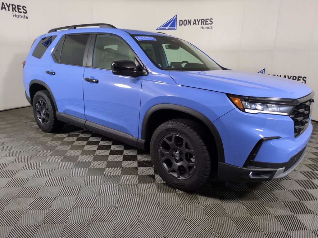 Certified Used 2025 Diffused Sky Pearl Honda TrailSport image 11