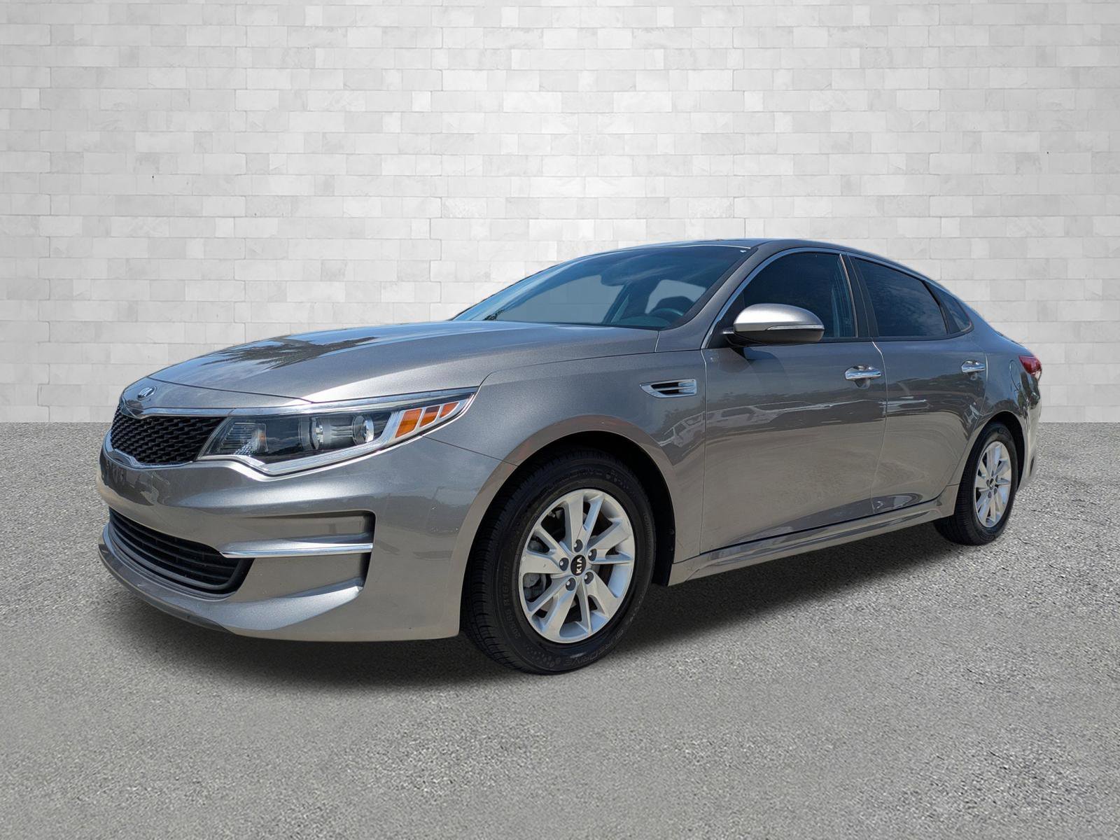 Used 2018 Titanium Silver Kia LX image 5