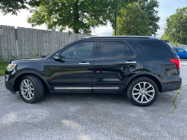 Used 2017 Black Ford Limited image 2