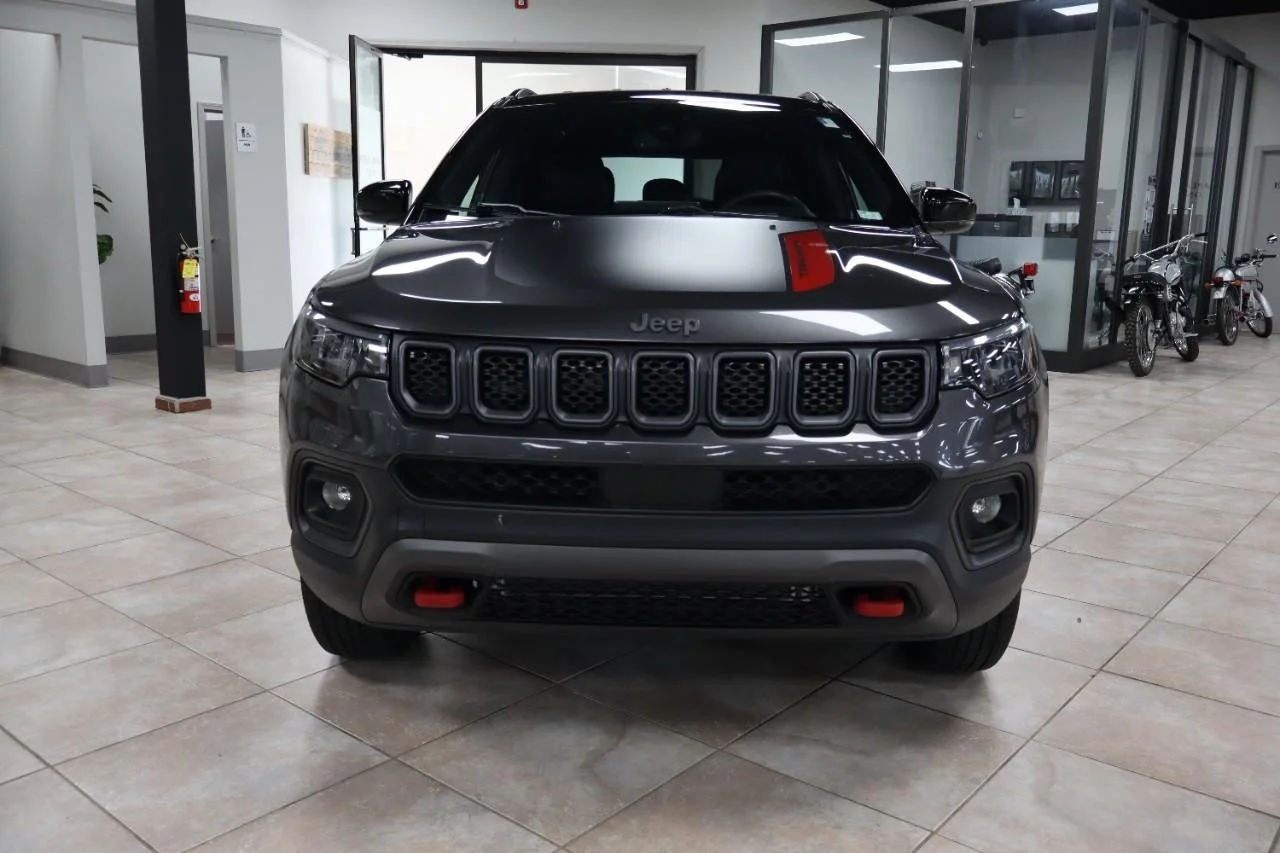 Used 2024 Baltic Gray Metallic Clear Coat Jeep Trailhawk image 9