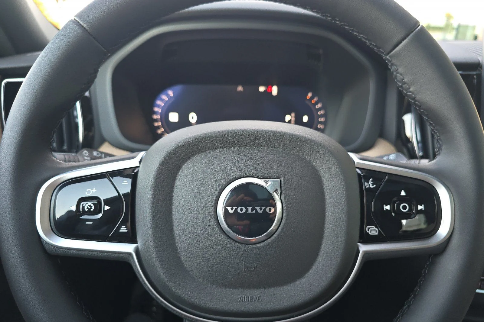 2026 Volvo XC60 Plus - Photo 23