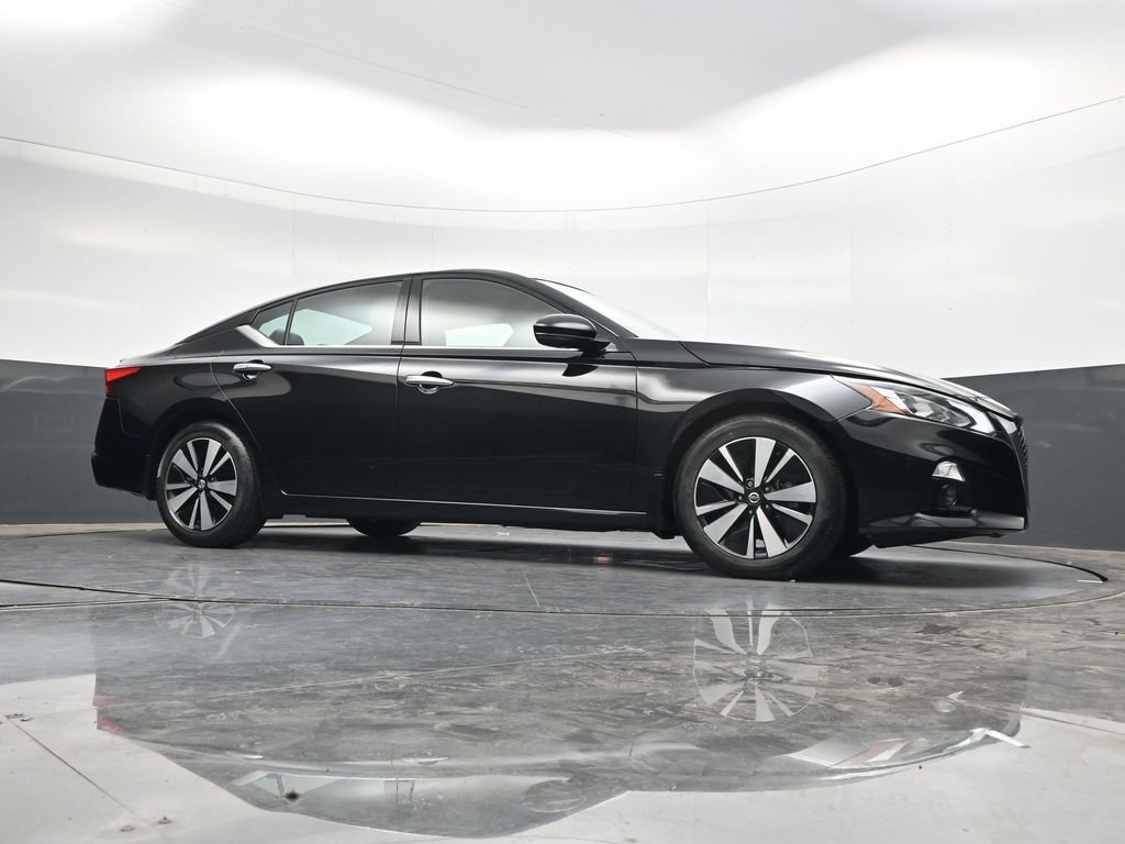 Used 2022 Black Nissan 2.5 SL image 25